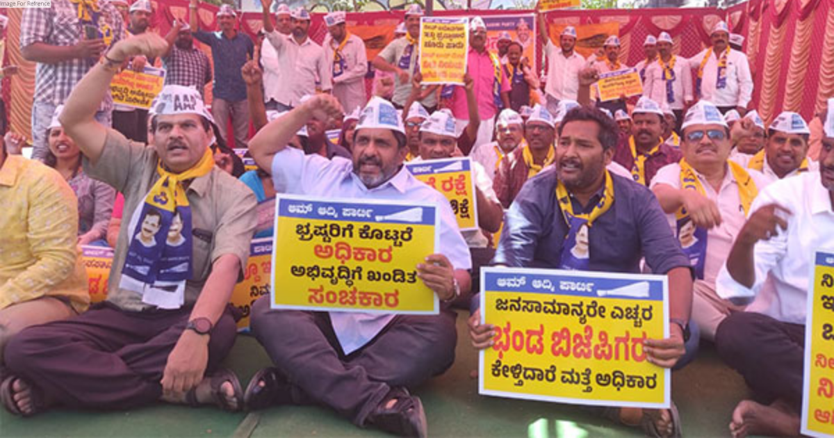 Madal Virupakshappa case: AAP protests in Bengaluru, demands K'taka CM's resignation
